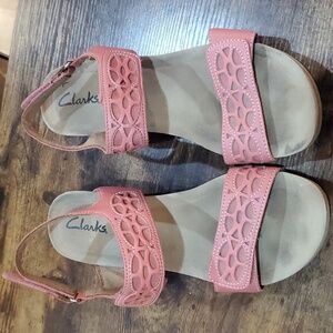 Clark's 8.5W 8.5 Wide Coral Pink 2" Cork Wedge Sandals Adjustable width Velcro